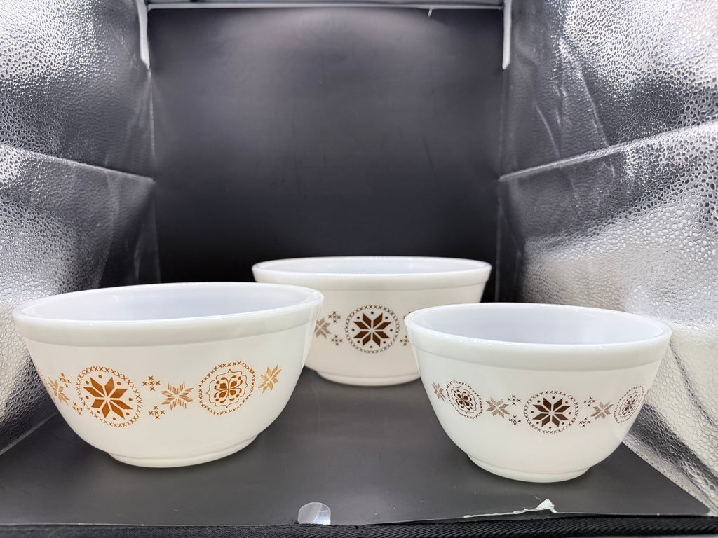 Town And Country Pyrex bowls