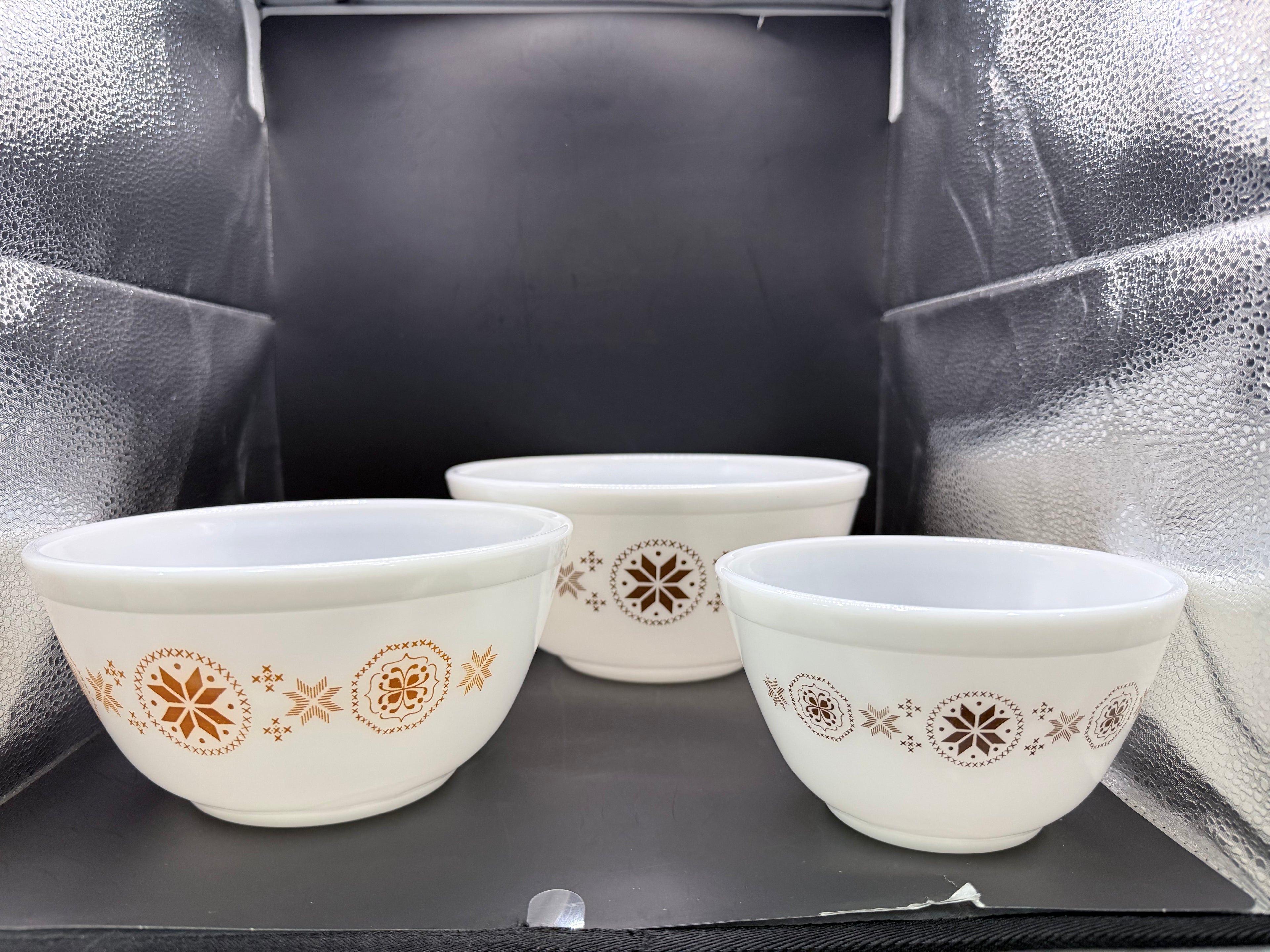 Town And Country Pyrex bowls