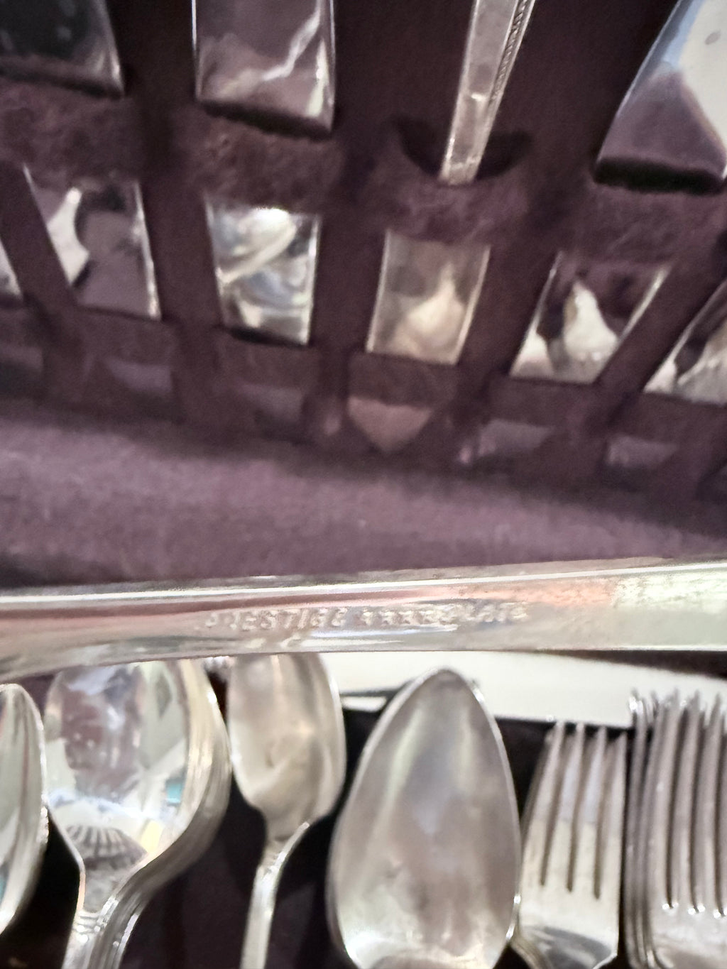 63 piece Oneida Prestige Silver-plated Flatware set w/woodbox