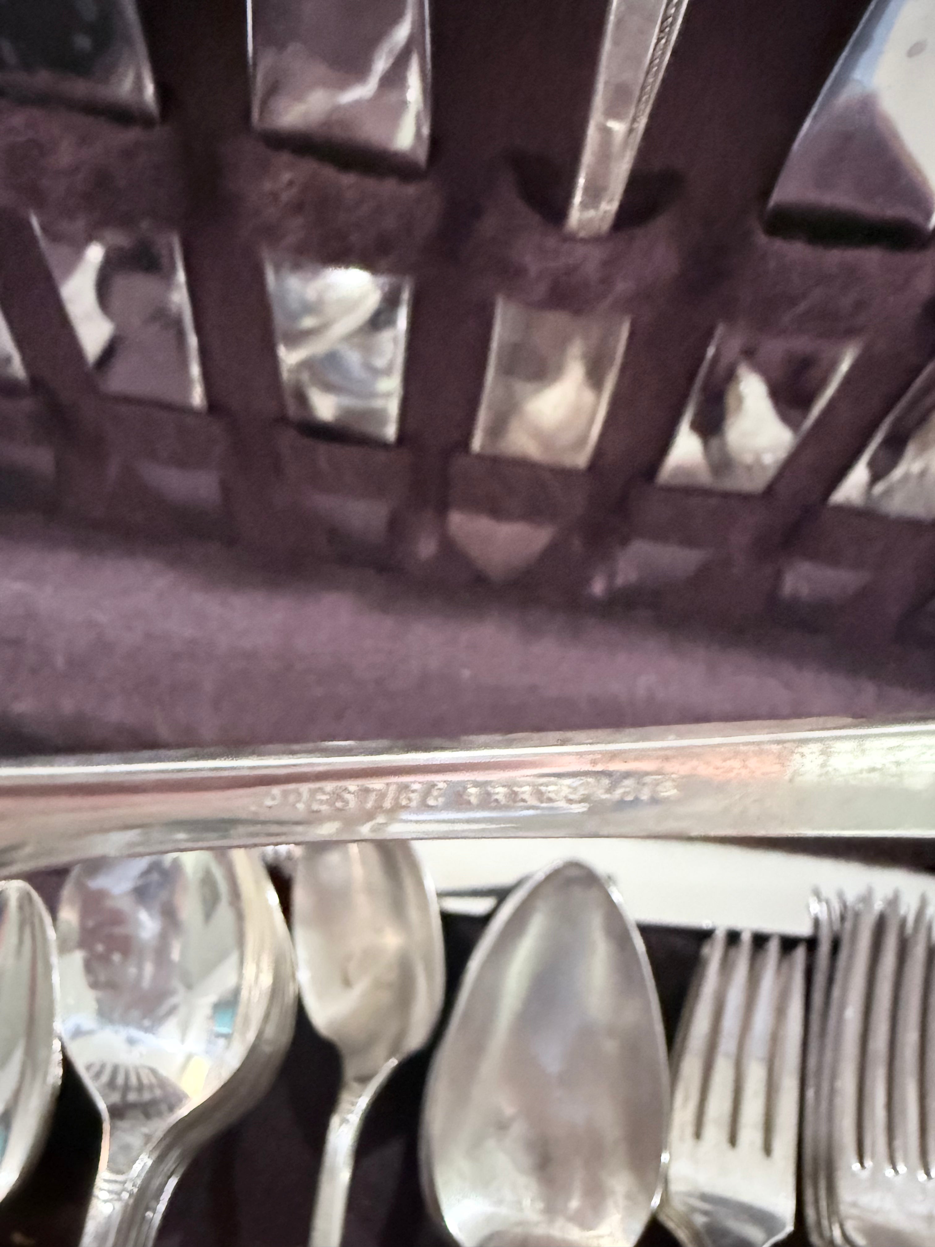 63 piece Oneida Prestige Silver-plated Flatware set w/woodbox